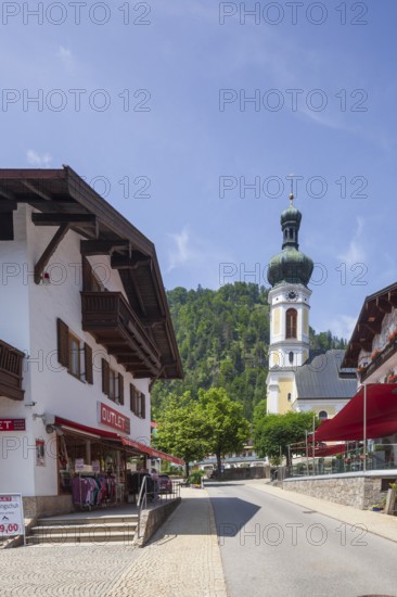 Houses and parish church St. Pankratius, Reit im Winkl, Chiemgau, Upper Bavaria, Bavaria, Germany