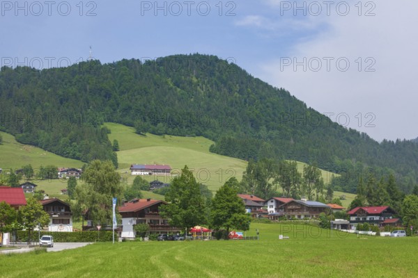 Houses with landscape and mountains, Reit im Winkl, Chiemgau, Upper Bavaria, Bavaria, Germany