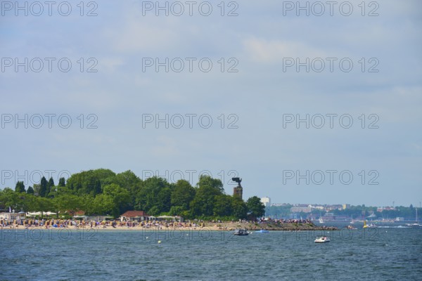 Beach with trees and many visitors by the sea, Heikendorf, Plön district, Kiel Fjord, Schleswig-Holstein, Germany