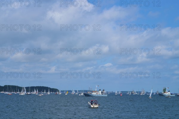 Scattered boats on the sea under a cloudy blue sky, wide visible, Windjammer Parade Kiel 2025, Heikendorf, Plön district, Kiel Fjord, Schleswig-Holstein, Germany