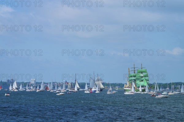 Many sailing boats on the ocean, a large sailing ship Alexander von Humbold 2 with green sails stands out, Windjammer Parade Kiel 2025, Heikendorf, Plön district, Kiel Fjord, Schleswig-Holstein, Germany