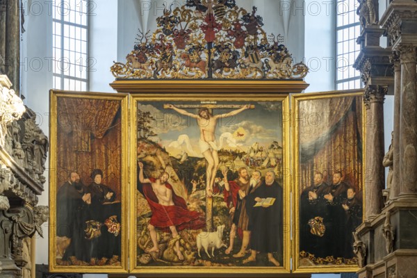 Three-panelled altarpiece Christ on the Cross by Lucas Cranach in the Stadtkirche St. Peter & Paul or Herderkirche in Weimar, Thuringia, Germany
