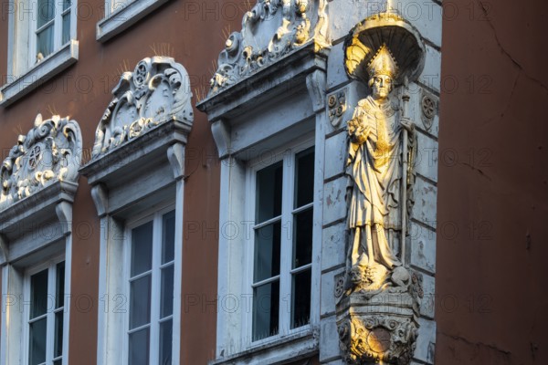 Bischoff on a historic house facade, window, Hauptstraße, Heidelberg, Kurpfalz, Baden-Württemberg, Germany