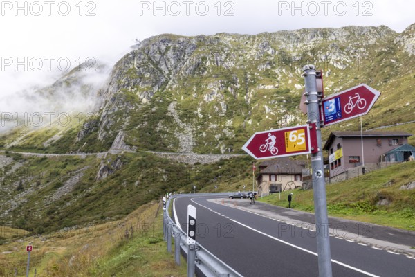 Bike route, signpost at Mätteli, ascent to the Gotthard Pass, Uri, Switzerland