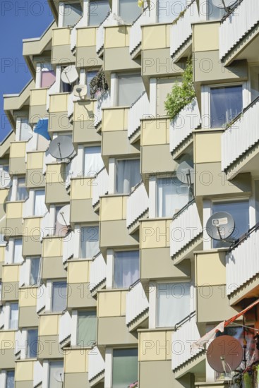 Residential building, prefabricated building, balconies, Toeplerstraße, Charlottenburg-Nord, Charlottenburg-Wilmersdorf, Berlin, Germany