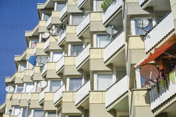 Residential building, prefabricated building, balconies, Toeplerstraße, Charlottenburg-Nord, Charlottenburg-Wilmersdorf, Berlin, Germany