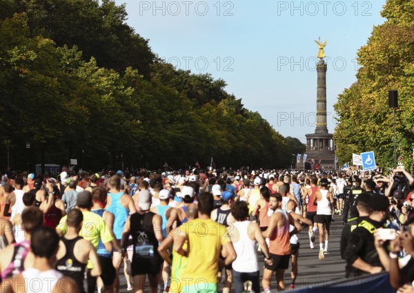 Starting straight of the Berlin Marathon 2025