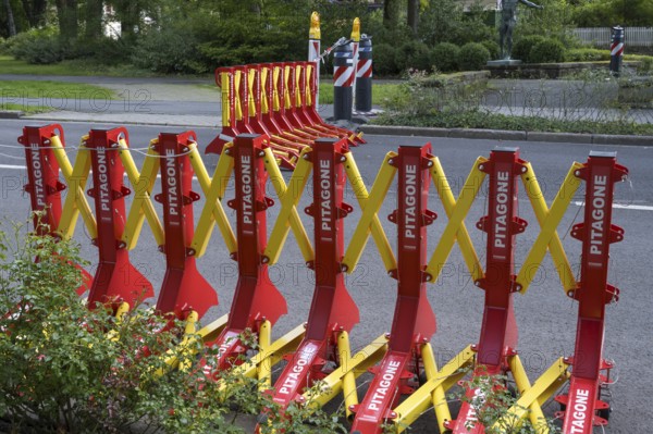 Pitagone, vehicle barriers on the road, Festival Hill, on the Green Hill, Bayreuth, Upper Franconia, Franconia, Bavaria, Germany