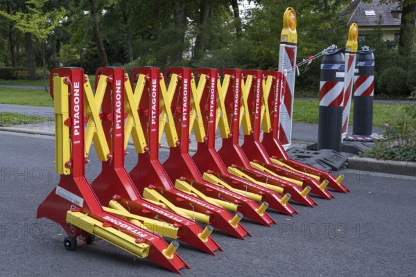 Pitagone, vehicle barriers on the road, Festival Hill, on the Green Hill, Bayreuth, Upper Franconia, Franconia, Bavaria, Germany