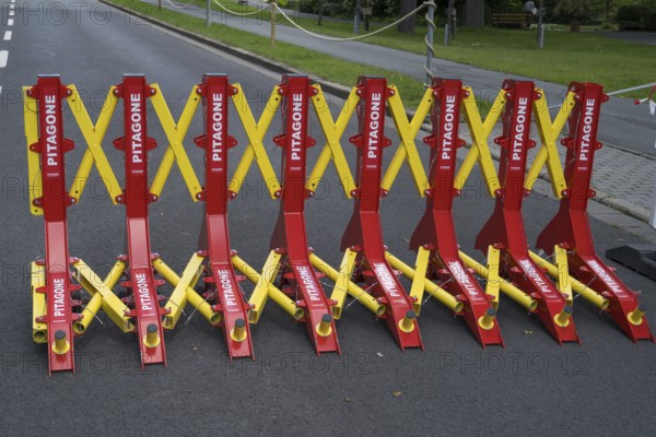 Pitagone, vehicle barriers on the road, Festival Hill, on the Green Hill, Bayreuth, Upper Franconia, Franconia, Bavaria, Germany