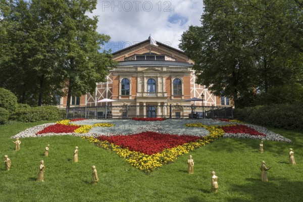 Festspielhaus, The Patron, installation by Ottmar Hörl, Festspielhügel, on the Green Hill, Bayreuth, Upper Franconia, Franconia, Bavaria, Germany
