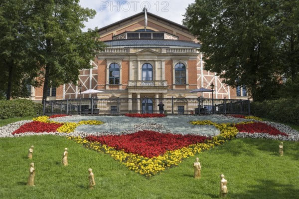 Festspielhaus, The Patron, installation by Ottmar Hörl, Festspielhügel, on the Green Hill, Bayreuth, Upper Franconia, Franconia, Bavaria, Germany