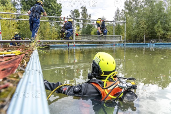 Emergency services practise the construction of footbridges, which are used e.g. in the event of flooding, at an old swimming pool, large-scale exercise FÜLEX25, of the THW, Federal Agency for Technical Relief, North Rhine-Westphalia, on 4 weekends over 3500 volunteers from the 127 North Rhine-Westphalia local organisations practise many different deployment scenarios from the areas of disaster control and civil defence