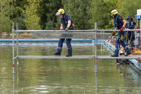 Emergency services practise the construction of footbridges, which are used e.g. in the event of flooding, at an old swimming pool, large-scale exercise FÜLEX25, of the THW, Federal Agency for Technical Relief, North Rhine-Westphalia, on 4 weekends over 3500 volunteers from the 127 North Rhine-Westphalia local organisations practise many different deployment scenarios from the areas of disaster control and civil defence