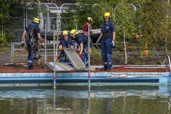 Emergency services practise the construction of footbridges, which are used e.g. in the event of flooding, at an old swimming pool, large-scale exercise FÜLEX25, of the THW, Federal Agency for Technical Relief, North Rhine-Westphalia, on 4 weekends over 3500 volunteers from the 127 North Rhine-Westphalia local organisations practise many different deployment scenarios from the areas of disaster control and civil defence