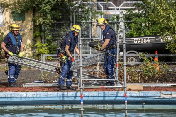Emergency services practise the construction of footbridges, which are used e.g. in the event of flooding, at an old swimming pool, large-scale exercise FÜLEX25, of the THW, Federal Agency for Technical Relief, North Rhine-Westphalia, on 4 weekends over 3500 volunteers from the 127 North Rhine-Westphalia local organisations practise many different deployment scenarios from the areas of disaster control and civil defence