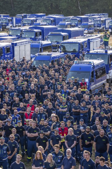 Major exercise FÜLEX25, of the THW, Technisches Hilfswerk, Landesverband North Rhine-Westphalia, on 4 weekends over 3500 volunteers of the 127 North Rhine-Westphalia local organisations, many different scenarios, from the field of disaster control and civil defence, exercise briefing of over 1000 emergency personnel