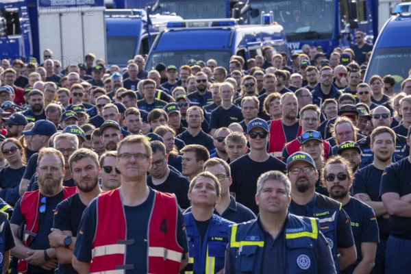 Major exercise FÜLEX25, of the THW, Technisches Hilfswerk, Landesverband North Rhine-Westphalia, on 4 weekends over 3500 volunteers of the 127 North Rhine-Westphalia local organisations, many different scenarios, from the field of disaster control and civil defence, exercise briefing of over 1000 emergency personnel