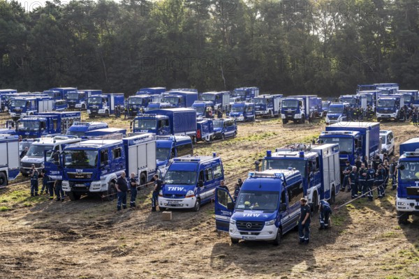 Vehicle set-up site for the large-scale exercise FÜLEX25, organised by the THW, the German Federal Agency for Technical Relief, North Rhine-Westphalia. Over 4 weekends, more than 3500 volunteers from 127 local associations in North Rhine-Westphalia practise many different scenarios in the field of disaster control and civil defence
