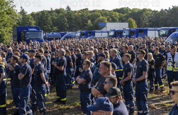 Major exercise FÜLEX25, of the THW, Technisches Hilfswerk, Landesverband North Rhine-Westphalia, on 4 weekends over 3500 volunteers of the 127 North Rhine-Westphalia local organisations, many different scenarios, from the field of disaster control and civil defence, exercise briefing of over 1000 emergency personnel