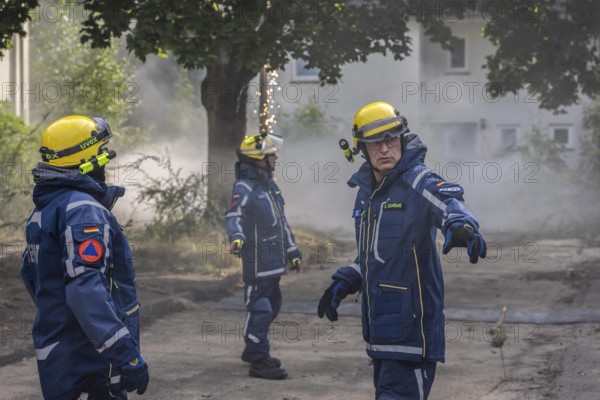 Civil defence exercise scenario, after a drone attack on a residential area, emergency services clear the area, at the large-scale exercise FÜLEX25, of the THW, Technisches Hilfswerk, Landesverband North Rhine-Westphalia, on 4 weekends over 3500 volunteers from the 127 North Rhine-Westphalia local associations practice many different deployment scenarios, from the field of disaster control and civil defence