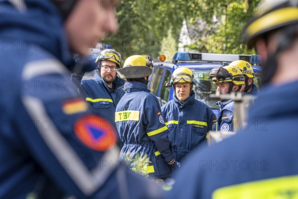 Civil defence exercise scenario, after a drone attack on a residential area, emergency services clear the area, at the large-scale exercise FÜLEX25, of the THW, Technisches Hilfswerk, Landesverband North Rhine-Westphalia, on 4 weekends over 3500 volunteers from the 127 North Rhine-Westphalia local associations practice many different deployment scenarios, from the field of disaster control and civil defence