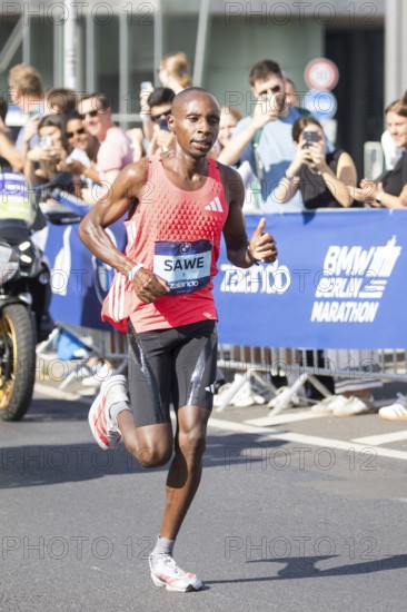 Sabastian Sawe (KEN), eventual winner, at KM38 in front of Potsdamer Platz at the 51st BMW Berlin Marathon 2025 on 21/09/2025