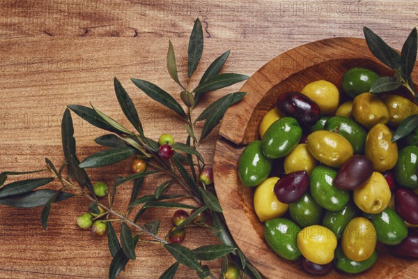 A mixture of olives, varieties of chalkidiki, Verdi giganti and Kalamata, in a bowl, top view, no people