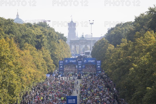 Runners on the Straße des 17. Juni seen from the Victory Column at the 51st BMW Berlin Marathon 2025 on 21.09.2025