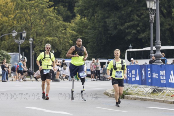 A runner with prosthetic legs on the Großer Stern at the 51st BMW Berlin Marathon 2025 on 21 September 2025
