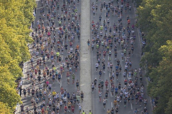 Runners on the Straße des 17. Juni seen from the Victory Column at the 51st BMW Berlin Marathon 2025 on 21.09.2025