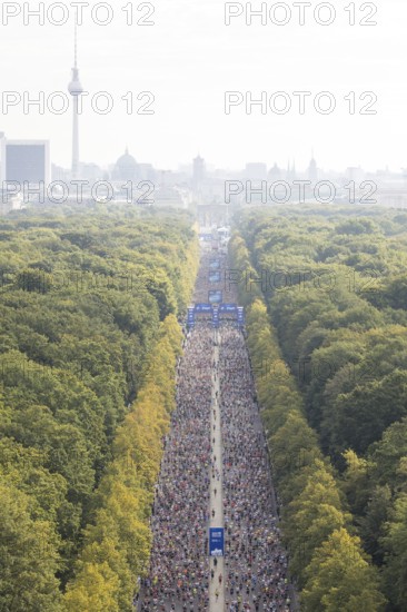 Runners on the Straße des 17. Juni seen from the Victory Column at the 51st BMW Berlin Marathon 2025 on 21.09.2025