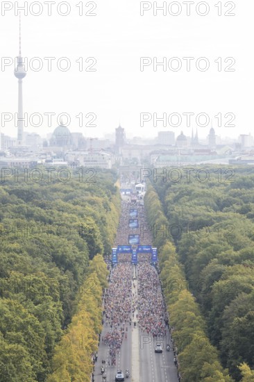 Start on Straße des 17. Juni seen from the Victory Column at the 51st BMW Berlin Marathon 2025 on 21/09/2025