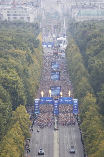 Start on Straße des 17. Juni seen from the Victory Column at the 51st BMW Berlin Marathon 2025 on 21/09/2025