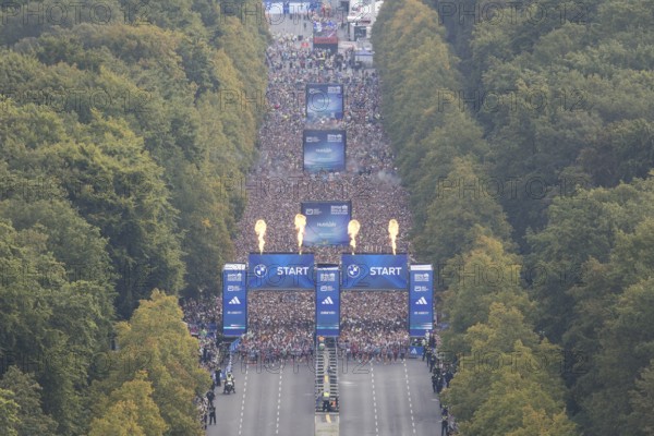 Start on Straße des 17. Juni seen from the Victory Column at the 51st BMW Berlin Marathon 2025 on 21/09/2025