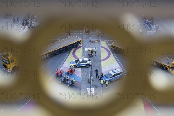 Police and emergency services on the big star seen through the parapet of the Victory Column at the 51st BMW Berlin Marathon 2025 on 21 September 2025