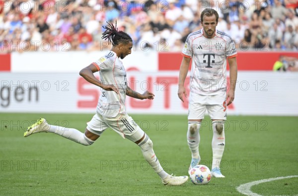 Michael Olise FC Bayern Munich FCB (17) taking a free kick, action Harry Kane FC Bayern Munich FCB (09) Bundesliga, PreZero Arena, Sinsheim, Baden-Württemberg, Germany