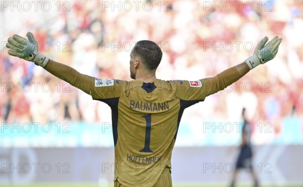 Goalkeeper Oliver Baumann TSG 1899 Hoffenheim (01) Gesture Gesture from behind Soccer Bundesliga, PreZero Arena, Sinsheim, Baden-Württemberg, Germany
