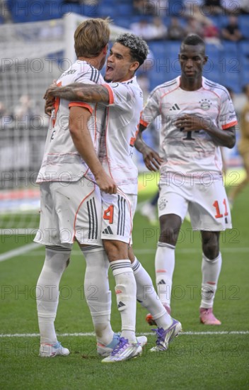 Goal celebration Harry Kane FC Bayern Munich FCB (09) Gesture Gesture Football Luis Diaz FC Bayern Munich FCB (14) Nicolas Jackson FC Bayern Munich FCB (11) Bundesliga, PreZero Arena, Sinsheim, Baden-Württemberg, Germany