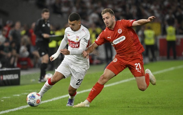 One-on-one, action Badredine Bouanani VfB Stuttgart (27) against Lars Ritzka FC St. Pauli (21) Bundesliga, MHPArena, MHP Arena Stuttgart, Baden-Württemberg, Germany