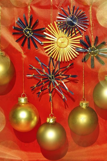Christmas decoration, Christmas tree baubles, home-made straw stars, Germany