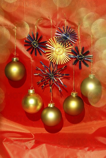 Christmas decoration, Christmas tree baubles, home-made straw stars, Germany