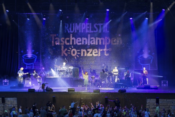The band Rumpelstil consisting of Jörn Brumme (boss / voc, fl, git), Peter Schenderlein (director / voc, piano, keyb), Blanche Elliz (boss, vic, acc, perc), Max von Thien (leader / voc, drum, perc) at the 25th Berliner Taschenlampenkonzert at the Berliner Waldbühne on 20.09.2025