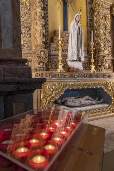 Faro, Faro Cathedral, nave, interior, altar of the Virgin Mary, digital, LED candles for donations, altars, Algarve, Portugal