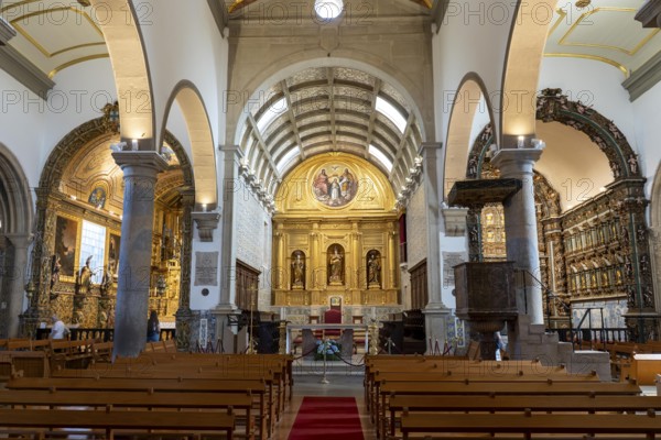 Faro, the cathedral of Faro, nave, interior, altars, Algarve, Portugal