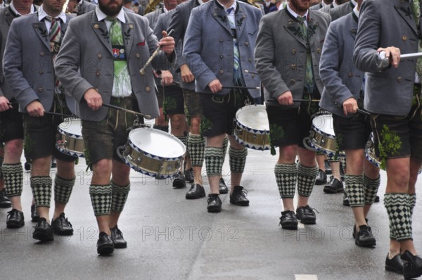 Men in traditional traditional costume marching in a parade and playing drums, Gaujugendfestzug
