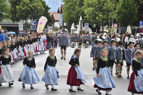 Customs, tradition, traditional traditional costume, traditional costume children, parade, festival week, march, parade, Garmisch-Partenkirchen