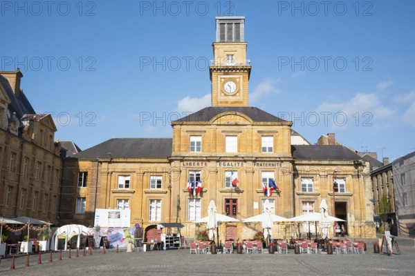 Town hall, street cafés, restaurants, Place Ducale, historic main square, Charleville-Mézières, Ardennes, Grand Est, France