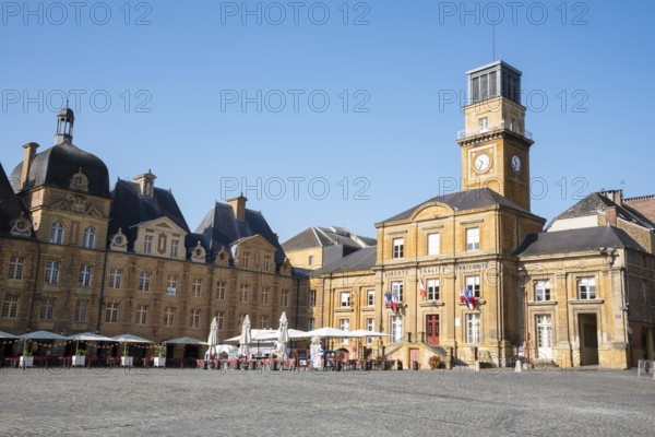Town hall, street cafés, restaurants, Place Ducale, historic main square, Charleville-Mézières, Ardennes, Grand Est, France
