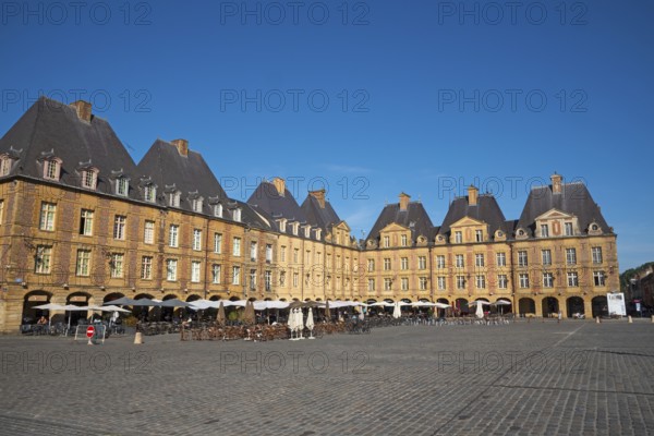 Street cafés, restaurants, Place Ducale, historic main square, Charleville-Mézières, Ardennes, Grand Est, France